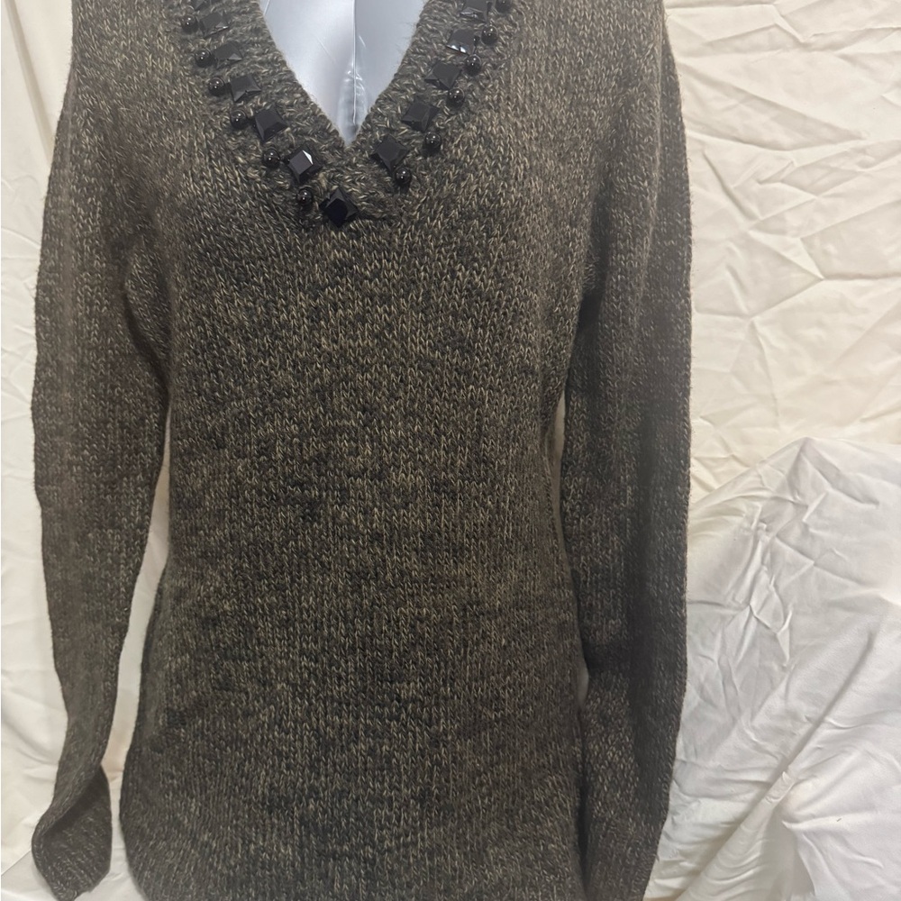 KEREN hart Brown V-Neck Sweater with Black Accents